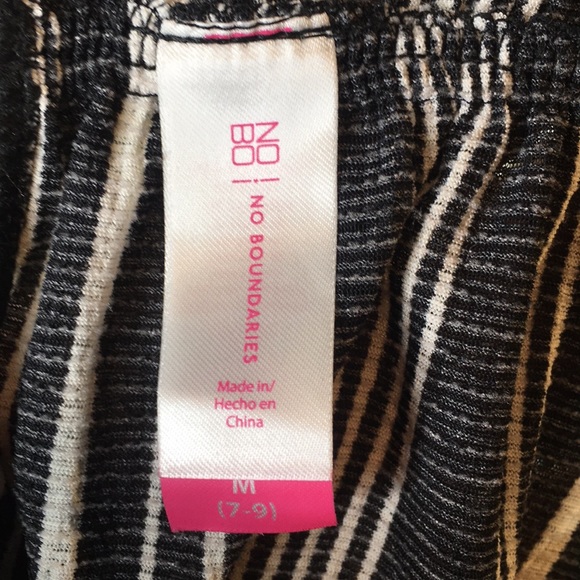 SOLD!♥️🌟NEW!! Size M | Sassy Off-The-Shoulder Top - Picture 7 of 7